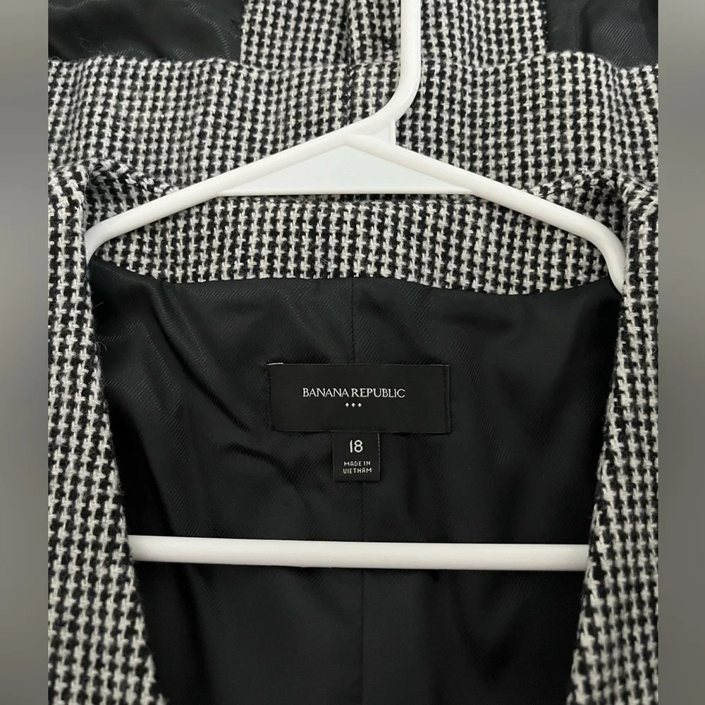 Banana Republic Women’s Wool-Blend Vest - Picture 2 of 12